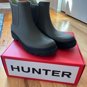 Hunter Short Rain Boots in Olive with Black Trim